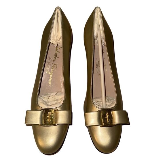 Salvatore Ferragamo Shoes - Vintage Salvatore Ferragamo Gold Leather sz 8 Narrow Vara Bow Kitten Heel Pumps